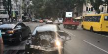 Свежие новости: ДТП в Одессе: 18-летний водитель на BMW врезался в припаркованные четыре автомобиля