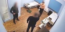Фото новости: Грузинские тюремщики опубликовали видео перевода Саакашвили тюремную больницу Свежие новости: Грузинские тюремщики опубликовали видео перевода Саакашвили тюремную больницу