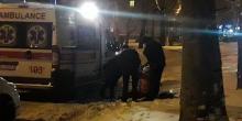 Свежие новости: В Николаеве возле мэрии уснула нетрезвая женщина – патрульные укрыли ее одеялом и вызвали «скорую»