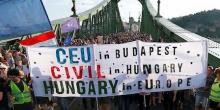 Свежие новости: Тысячи людей вышли на протестный марш в Будапеште