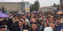 Фото новости: В Николаеве люди собрались на вече в поддержку Сенкевича Свежие новости: В Николаеве люди собрались на вече в поддержку Сенкевича