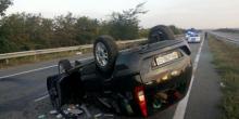 Фото новости: На Николаевщине автомобиль столкнулся с отбойником и перевернулся Свежие новости: На Николаевщине автомобиль столкнулся с отбойником и перевернулся