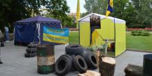 Фото новости: Участники митинга уже подготовили под Николаевской ОГА шины и горючее Свежие новости: Участники митинга уже подготовили под Николаевской ОГА шины и горючее
