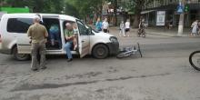 Свежие новости: ВИДЕО: В центре Николаева автомобиль сбил подростка на велосипеде