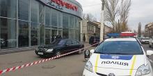 Фото новости: В Одессе полиция проводит спецоперацию по задержанию бандитов, забаррикадировавшихся в автосалоне Свежие новости: В Одессе полиция проводит спецоперацию по задержанию бандитов, забаррикадировавшихся в автосалоне