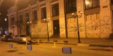 Свежие новости: В Одессе вандалы разрисовали стену драмтеатра