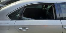 Фото новости: В Николаеве упавшая рекламная вывеска повредила автомобили Свежие новости: В Николаеве упавшая рекламная вывеска повредила автомобили