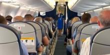 Фото новости: День независимости в небе: украинская стюардесса исполнила гимн во время полета. ВИДЕО Свежие новости: День независимости в небе: украинская стюардесса исполнила гимн во время полета. ВИДЕО
