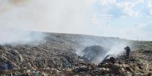 Свежие новости: Николаевские спасатели дежурят на городской свалке, чтобы не допустить повторных возгораний