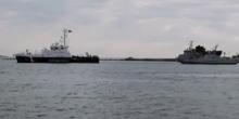 Свежие новости: Россия в море передает захваченные год назад украинские военные корабли - СМИ