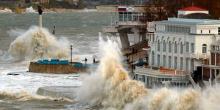 Фото новости: Мощный шторм в Крыму, погибли люди: фото и видео бурной стихии Свежие новости: Мощный шторм в Крыму, погибли люди: фото и видео бурной стихии