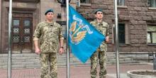 Свежие новости: Миколаївські морпіхи підняли свій прапор біля будівлі мерії