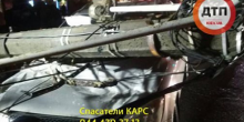 Свежие новости: В Киеве на машину упал столб