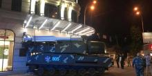 Фото новости: В Киеве во время репетиции парада ко Дню Независимости военная техника протаранила бизнес-центр Свежие новости: В Киеве во время репетиции парада ко Дню Независимости военная техника протаранила бизнес-центр