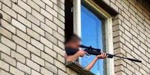 Фото новости: В Киеве мужчина открыл стрельбу с балкона по детской площадке Свежие новости: В Киеве мужчина открыл стрельбу с балкона по детской площадке