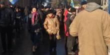 Свежие новости: Митинги в центре Киева: людей выстраивают в очереди, за участие обещают 125 гривен (Видео)