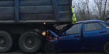 Свежие новости: На Николаевщине ВАЗ влетел в стоящую на дороге фуру — водитель погиб, трое пассажиров травмированы