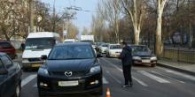 Фото новости: В центре Николаева «Мазда» сбила беременную женщину на пешеходном переходе Свежие новости: В центре Николаева «Мазда» сбила беременную женщину на пешеходном переходе