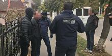 Фото новости: Николаевские следователи ГБР задержали кировоградского полицейского, который обложил бизнесмена «данью» Свежие новости: Николаевские следователи ГБР задержали кировоградского полицейского, который обложил бизнесмена «данью»