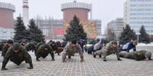 Фото новости: Южно-украинцы присоединились к флешмобу с отжиманиями в поддержку бойцов АТО Свежие новости: Южно-украинцы присоединились к флешмобу с отжиманиями в поддержку бойцов АТО