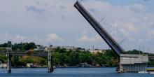 Свежие новости: Завтра в Николаеве разведут три моста, чтобы пропустить военный корабль
