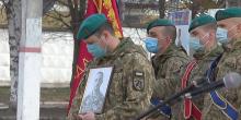 Свежие новости: В Николаеве простились с погибшим на Донбассе морпехом Андреем Грабарем