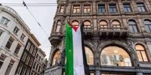 Свіжі новини: В Амстердамі під час проізраїльської акції розгорнули величезний прапор Палестини