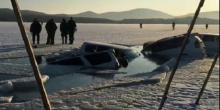 Свежие новости: ВИДЕО: Рыбаки сверлили лунки во льду. В РФ около 30 авто ушли под воду