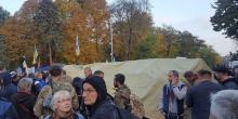 Фото новости: Возле Верховной Рады устанавливают палатки Свежие новости: Возле Верховной Рады устанавливают палатки