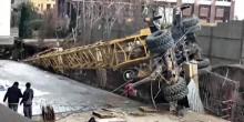 Фото новости: В Аркадии на стройке упал кран Свежие новости: В Аркадии на стройке упал кран