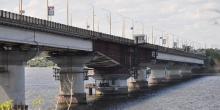 Фото новости: В Николаеве мужчина угрожал спрыгнуть с Варваровского моста: предположительно, был пьян Свежие новости: В Николаеве мужчина угрожал спрыгнуть с Варваровского моста: предположительно, был пьян