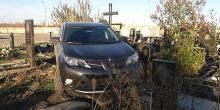 Свежие новости: ВИДЕО: На харьковском кладбище священник за рулём «Toyota» разрушил 10 памятников