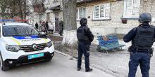 Свежие новости: У Первомайську поліцейські затримали чоловіка за підозрою в умисному вбивстві дружини та травмуванні двох малолітніх дітей