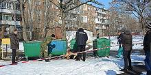 Фото новости: На теле выброшенного в Николаеве в мусорный контейнер младенца судмедэксперт насчитал 21 колото-резанную рану Свежие новости: На теле выброшенного в Николаеве в мусорный контейнер младенца судмедэксперт насчитал 21 колото-резанную рану