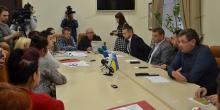 Фото новости: Губернатор Стадник пришел на городскую комиссию по ЖКХ, чтобы «поддержать» Головченко, который не освобождает помещение школы №37 Свежие новости: Губернатор Стадник пришел на городскую комиссию по ЖКХ, чтобы «поддержать» Головченко, который не освобождает помещение школы №37