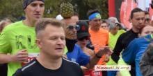 Свежие новости: В Николаеве принимает участие в забеге известный марафонец с ананасом на голове
