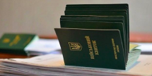 Свежие новости: Чоловіки за кордоном будуть отримувати консульські послуги по-новому