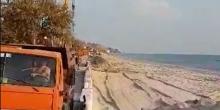 Свежие новости: На пляже курорта Коблево грузовиками воруют песок