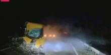 Свежие новости: На трассе под Николаевом фура въехала в маршрутку с пассажирами. Видео столкновения