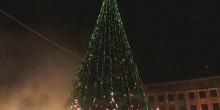 Свежие новости: Николаев купил новую искусственную елку с гирляндами за 2,8 миллиона