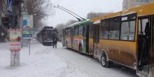 Свежие новости: В центре Николаеве троллейбус столкнулся с маршруткой