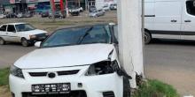 Свежие новости: В Одессе на Балковской легковушка врезалась в столб
