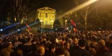 Свежие новости: В Армении протестующие заблокировали здание парламента