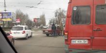 Свежие новости: В Николаеве компания молодчиков прямо на дороге избила пассажиров 