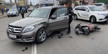 Свежие новости: В Николаеве супруга экс-главы Врадиевской РГА за рулем Mercedes сбила мопедиста