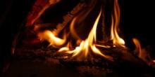 Свежие новости: В Николаеве неизвестные бросили зажигательную смесь в магазин