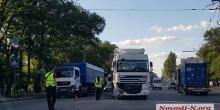 Свежие новости: В Николаеве фура врезалась в ВАЗовскую «восьмерку»