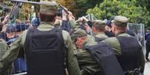 Фото новости: В сети повилось видео драки под посольством России в Киеве Свежие новости: В сети повилось видео драки под посольством России в Киеве