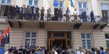 Свежие новости: В результате столкновений во Львовском облсовете госпитализировали 11 человек