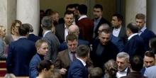 Фото новости: ВИДЕО: Двое нардепов от «Слуги народа» подрались из-за женщины, которую оскорбил один из них Свежие новости: ВИДЕО: Двое нардепов от «Слуги народа» подрались из-за женщины, которую оскорбил один из них